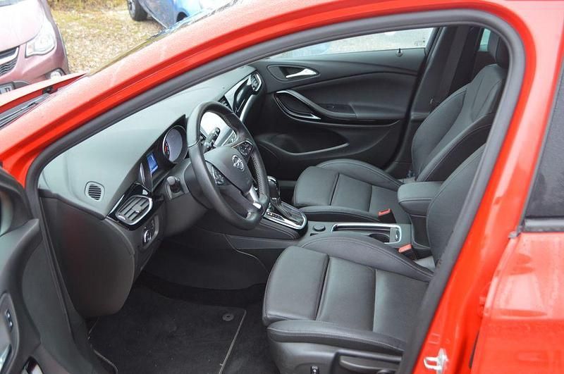 Gebraucht Opel Astra Innovation 125 PS (91 kW) 2019 Rot Limousine