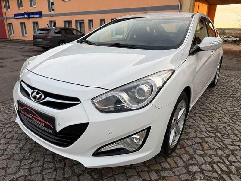 Weiß Gebraucht 2013 Hyundai i40 Comfort Limousine | 4.950 € (Superpreis) - Bild 1/4