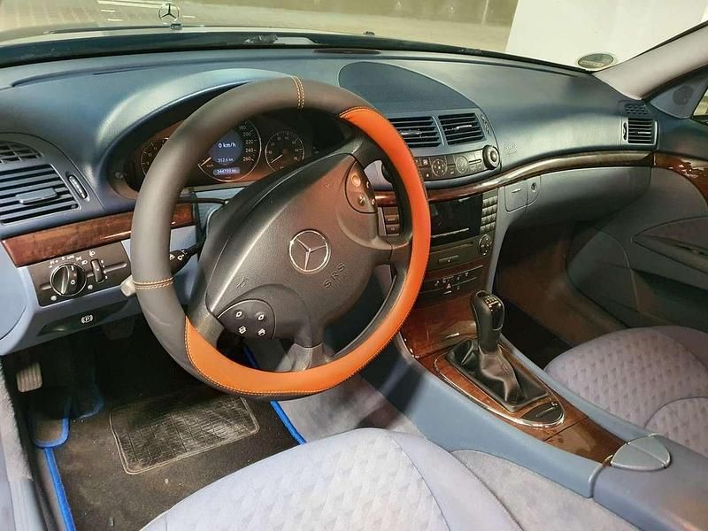 Gebraucht Mercedes E200 Classic 163 PS (119 kW) 2005 Blau Limousine