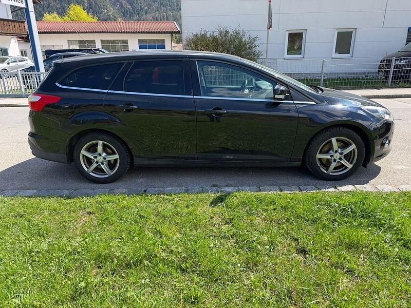 Używany Ford Focus Titanium 150 KM (110 kW) 2011 Czarny Sedan/Limuzyna