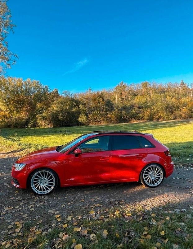 Gebraucht Audi A3 Sportback 125 PS (91 kW) 2015 Rot Kleinwagen