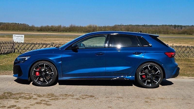 Gebraucht Audi RS3 Ambiente 400 PS (294 kW) 2024 Blau Limousine