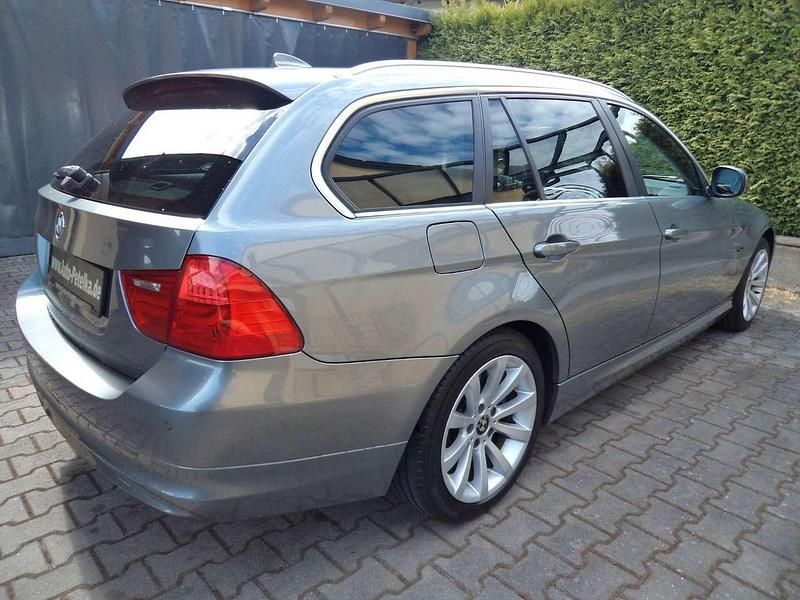 Gebraucht BMW 325 Sport Line 204 PS (150 kW) 2011 Spacegrau metallic Kombi