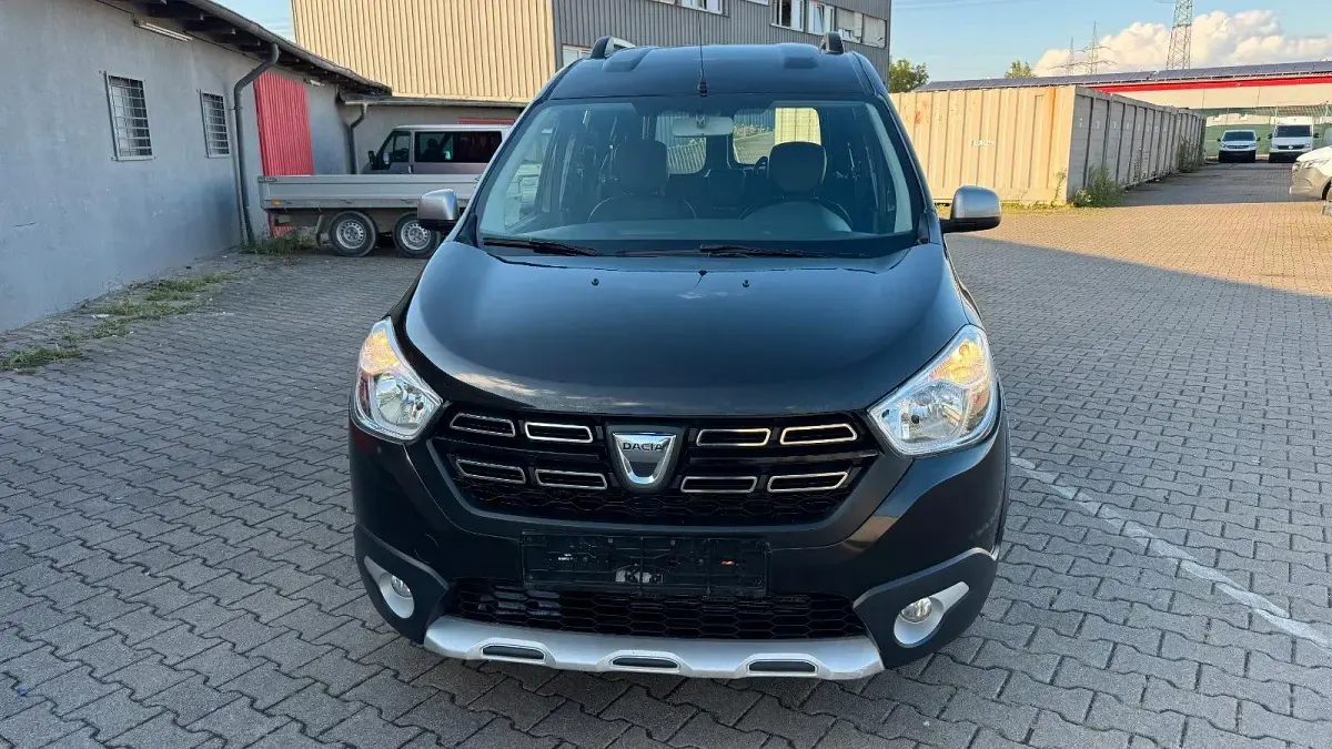 Gebraucht Dacia Dokker Stepway 116 PS (85 kW) 2017 Schwarz Van / Kleinbus
