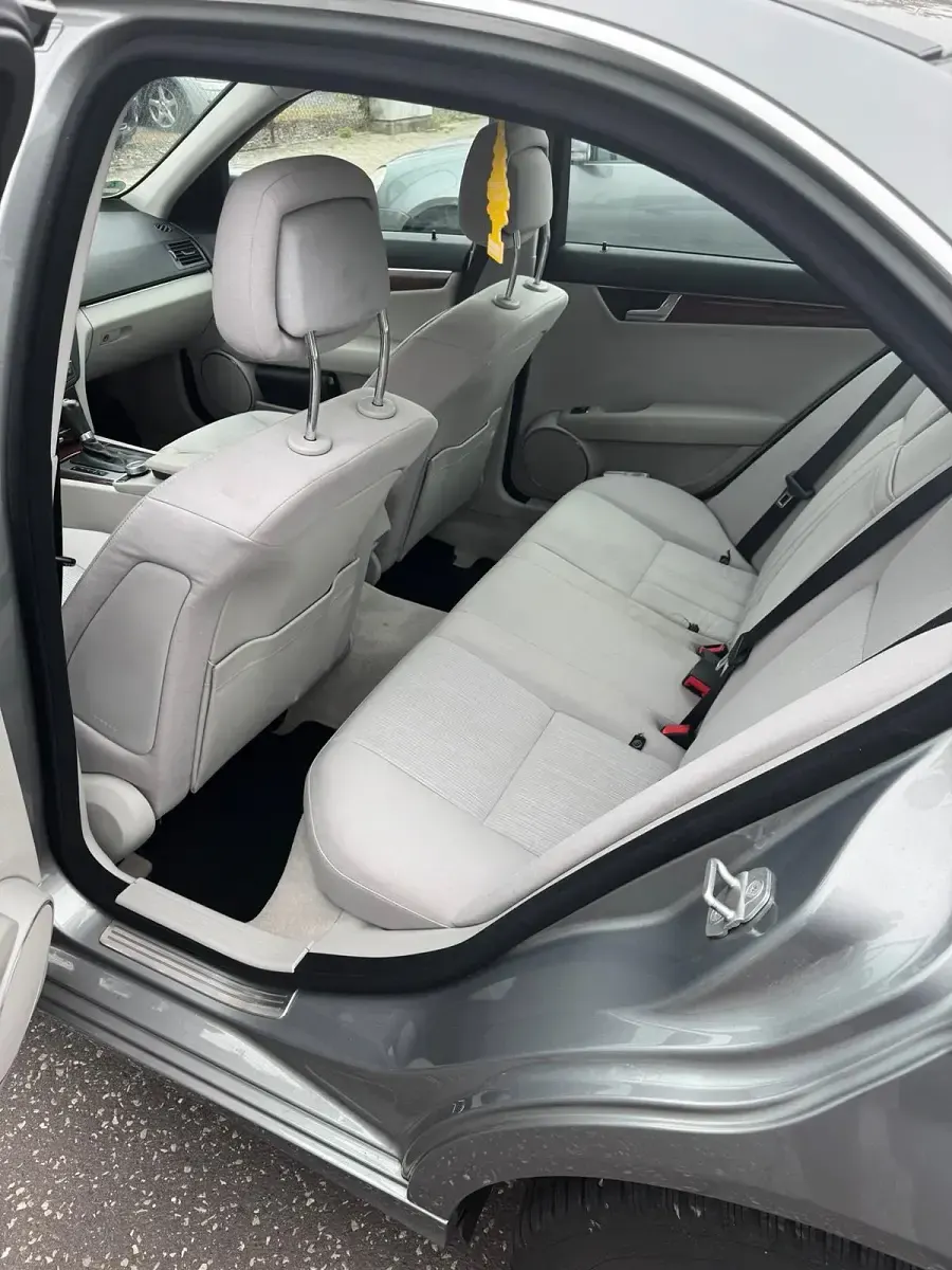 Gebraucht Mercedes C250 204 PS (150 kW) 2010 Grau Limousine