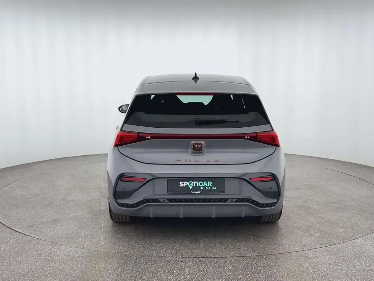 Second-hand Cupra Born Basis 150 kW (204 CP) 2023 Gri Hatchback