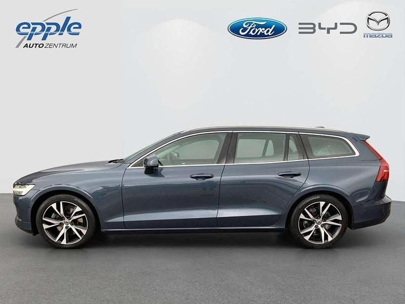 Gebraucht Volvo V60 Plus 197 PS (144 kW) 2023 Denim blaumetallic Kombi
