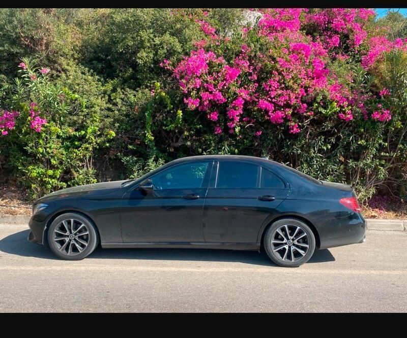 Schwarz Gebraucht 2017 Mercedes E220 Limousine | 18.000 € (Fairer Preis) - Bild 1/4