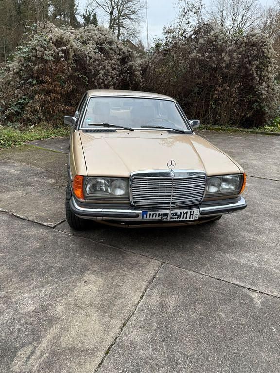 Gold Gebraucht 1983 Mercedes 230 Coupé | 15.500 € - Bild 1/4
