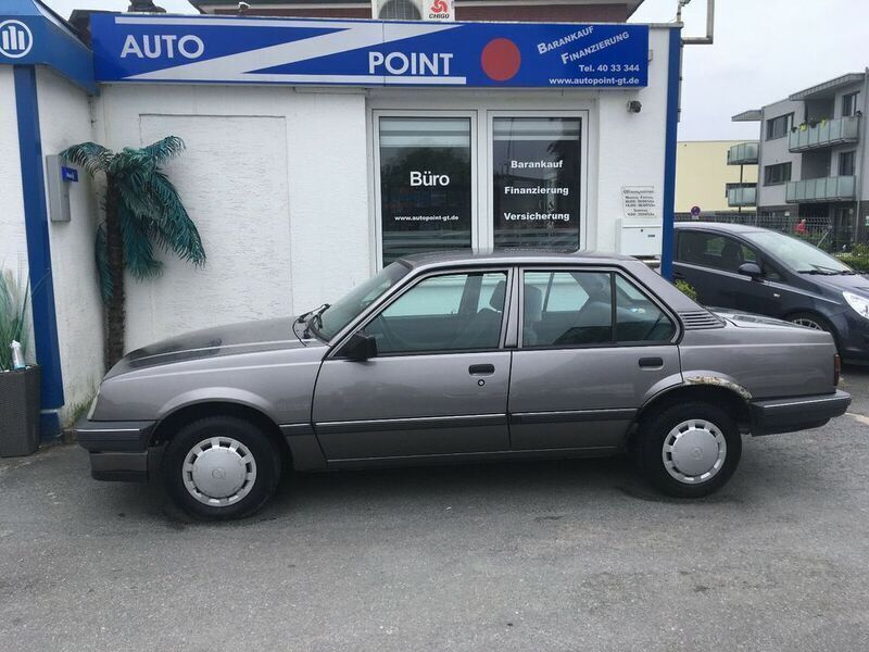 Grau Gebraucht 1988 Opel Ascona Limousine | 2.999 € - Bild 1/4