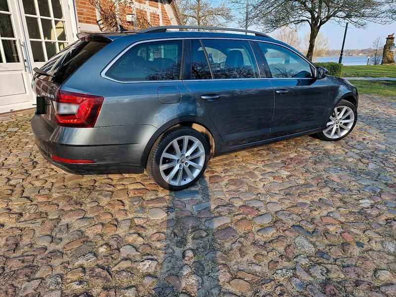Gebraucht Skoda Octavia 116 PS (85 kW) 2017 Grau Kombi