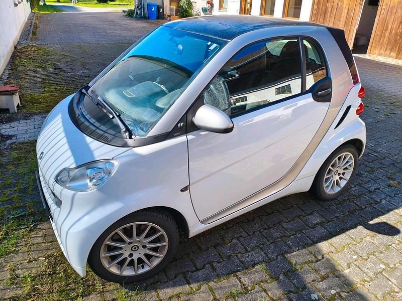 Weiß Gebraucht 2012 Smart ForTwo Coupé Kleinwagen | 3.750 € (Guter Preis) - Bild 1/4