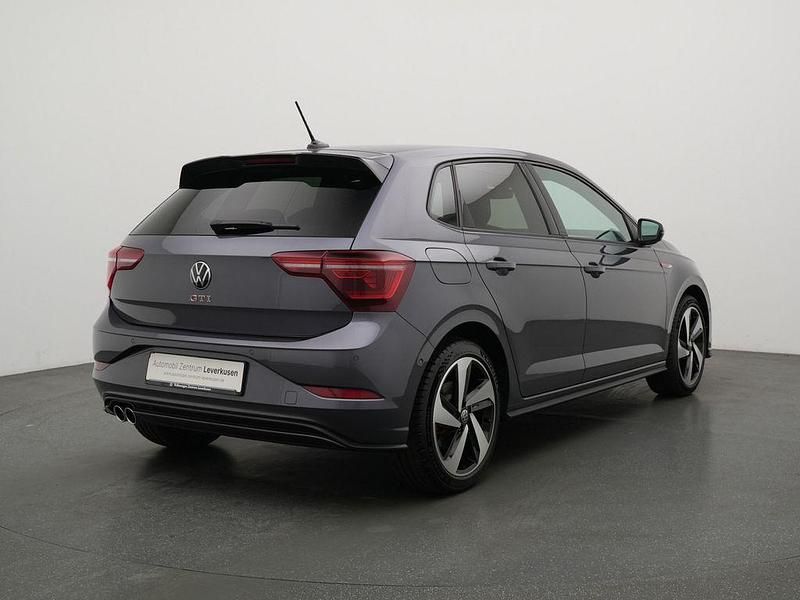 Schwarz / rauchgrau (metallic) Gebraucht 2024 VW Polo GTI Kleinwagen | 25.980 € (Fairer Preis) - Bild 1/2