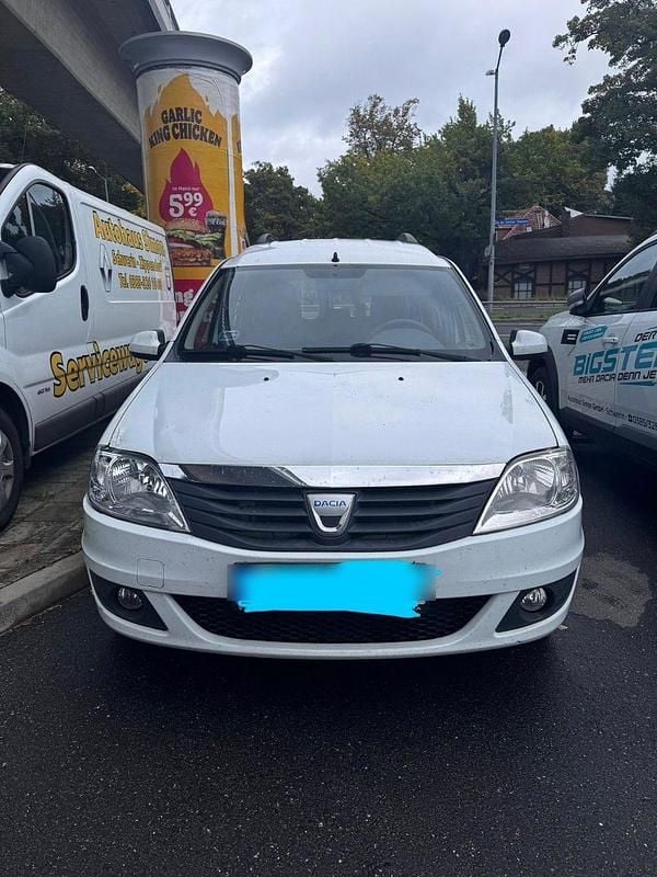 Silber Gebraucht 2011 Dacia Logan MCV Lauréate Kombi | 1.599 € (Superpreis) - Bild 1/4