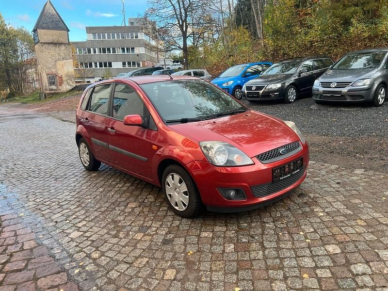Gebraucht Ford Fiesta Fun X 69 PS (50 kW) 2007 Rot Kleinwagen