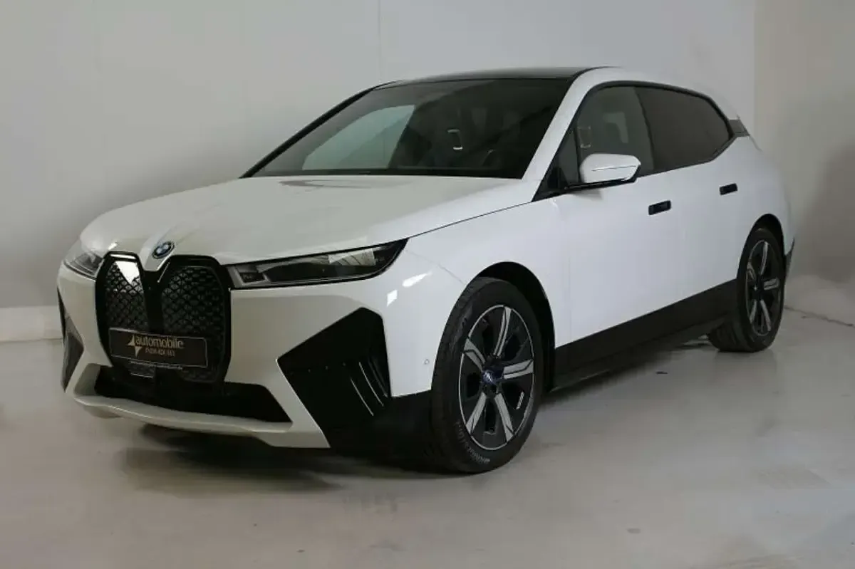 Gebraucht BMW iX Sport Line 384 kW (523 PS) 2023 Weiß SUV
