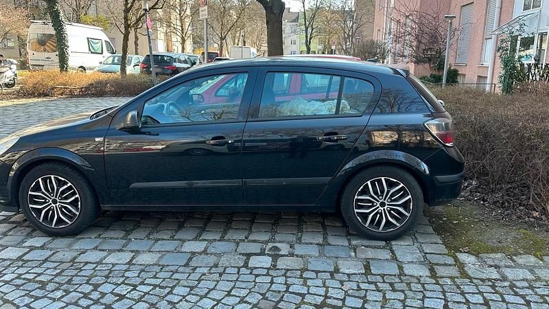 Gebraucht Opel Astra 105 PS (77 kW) 2004 Schwarz Limousine