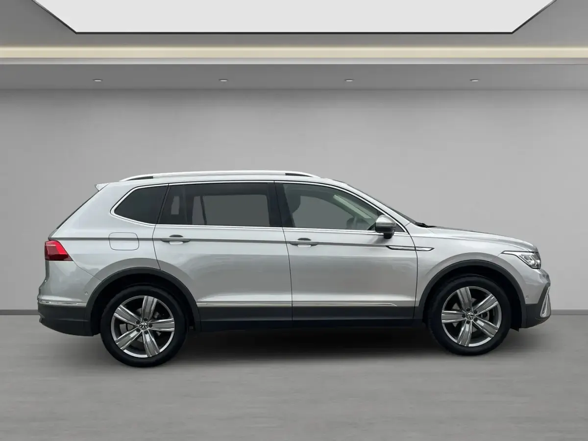 Gebraucht VW Tiguan Allspace Move 150 PS (110 kW) 2024 Silber SUV