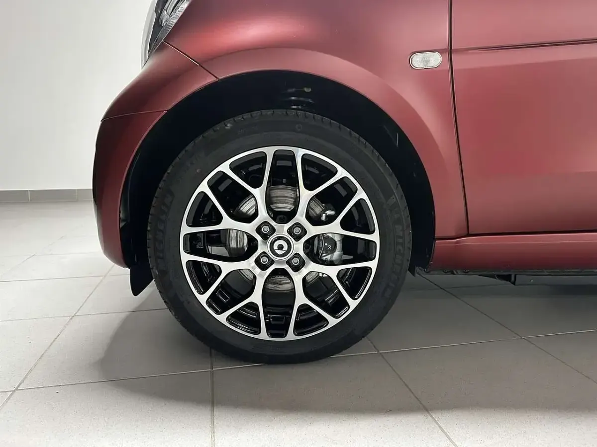 Gebraucht Smart ForTwo Electric Drive Prime 60 kW (82 PS) 2023 Bodypanels in carmine red (mat Coupé