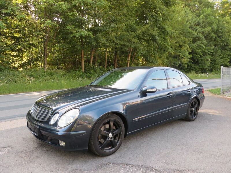Second-hand Mercedes E240 177 CP (130 kW) 2002 Albastru Berlinǎ