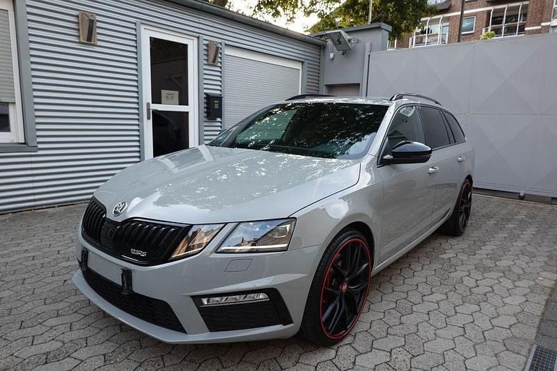 Grau Gebraucht 2020 Skoda Octavia RS Kombi | 18.599 € (Superpreis) - Bild 1/4