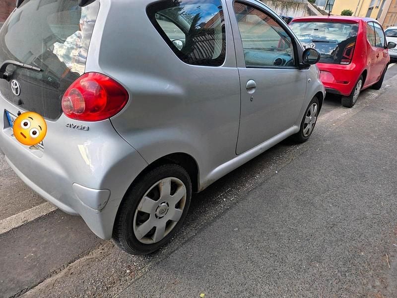 Gebraucht Toyota Aygo 68 PS (50 kW) 2007 Silber Kleinwagen