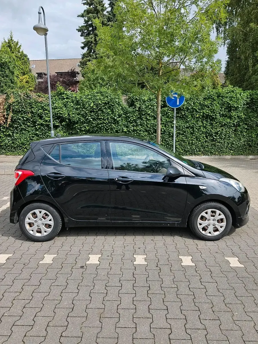 Gebraucht Hyundai i10 Classic 67 PS (49 kW) 2016 Schwarz Kleinwagen