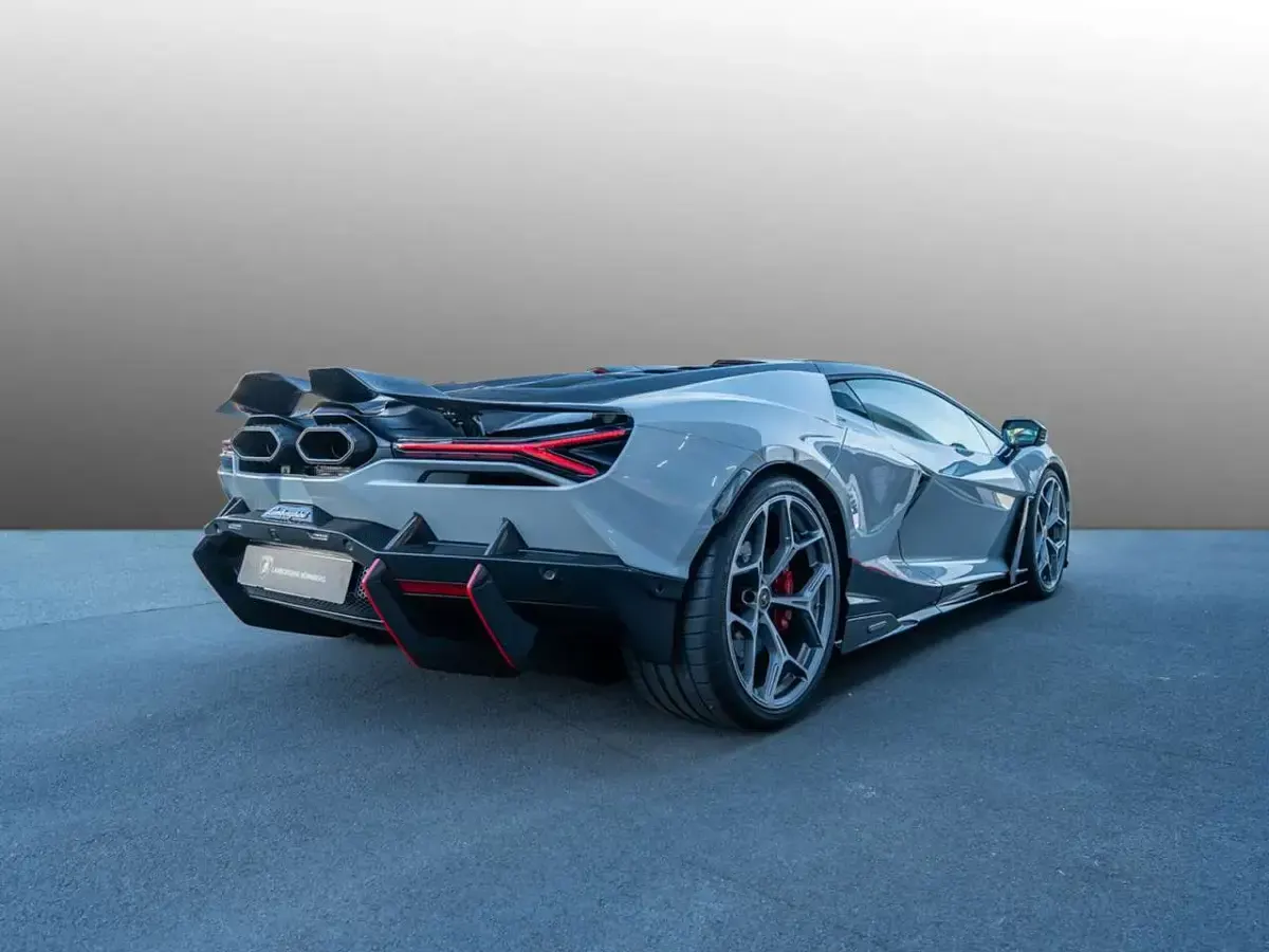 Nuova Lamborghini Revuelto 1016 CV (747 kW) 2026 Grigio Coupé