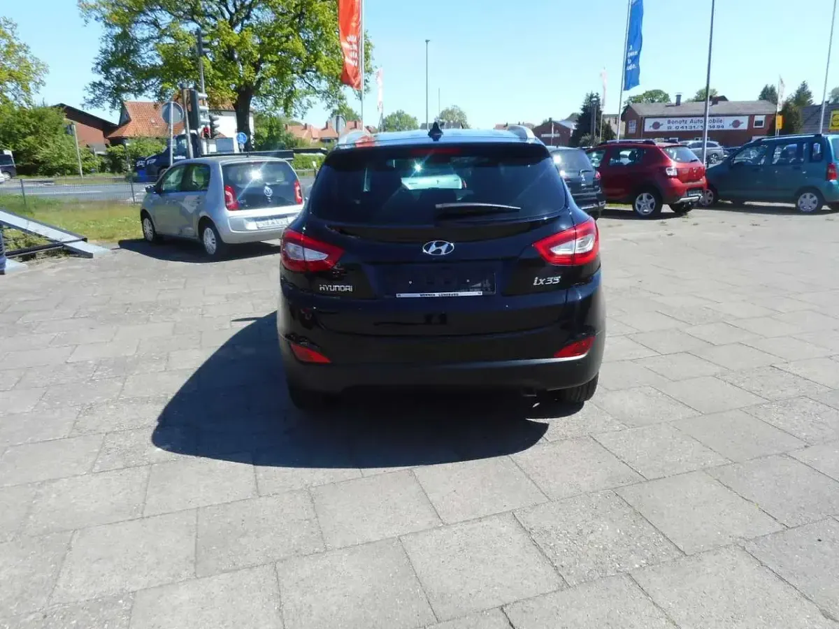 Gebraucht Hyundai ix35 Trend 166 PS (122 kW) 2014 Dunkel schwarz metallic SUV