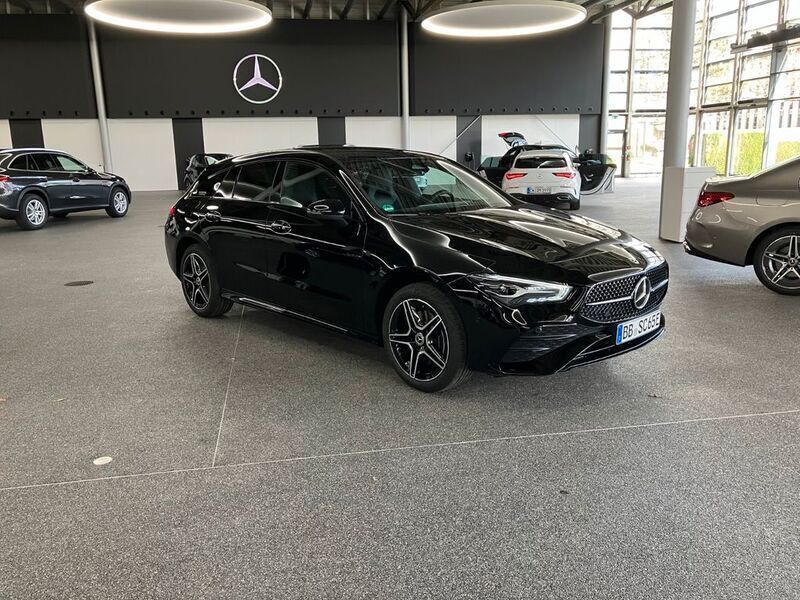 Schwarz Gebraucht 2024 Mercedes CLA250e AMG Limousine | 44.190 € (Teuer) - Bild 1/4