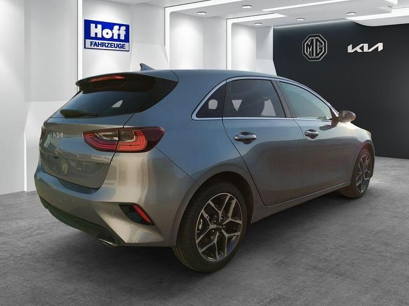 Neu Kia Ceed Style 101 PS (74 kW) 2026 Css) lunar silver m (silber Kleinwagen