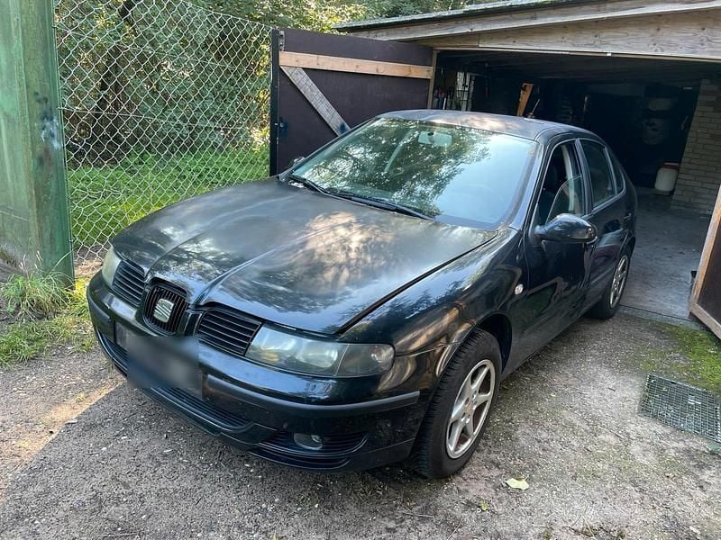 Schwarz Gebraucht 2003 Seat Leon Limousine | 290 € (Superpreis) - Bild 1/4