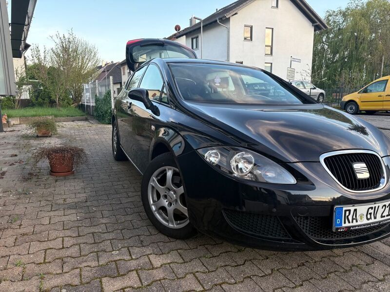 Schwarz Gebraucht 2008 Seat Leon Comfort Limousine | 3.400 € (Fairer Preis) - Bild 1/4