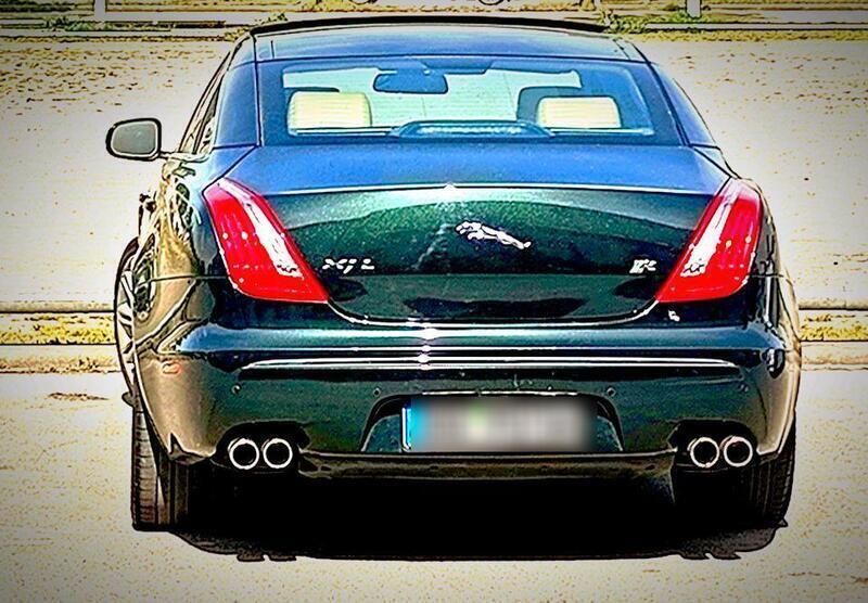Grün Gebraucht 2011 Jaguar XJR R Limousine | 18.500 € - Bild 1/4
