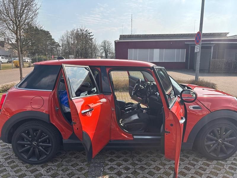 Gebraucht Mini Cooper 95 PS (69 kW) 2019 Rot Kleinwagen