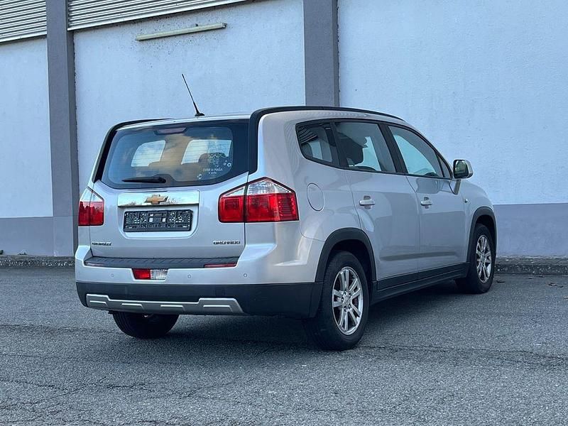 Gebraucht Chevrolet Orlando LT 141 PS (103 kW) 2011 Silber Van / Kleinbus