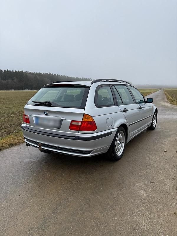 Gebraucht BMW 318 143 PS (105 kW) 2005 Silber Kombi