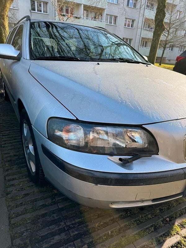 Silber Gebraucht 2002 Volvo V70 Kombi | 1.950 € (Superpreis) - Bild 1/4