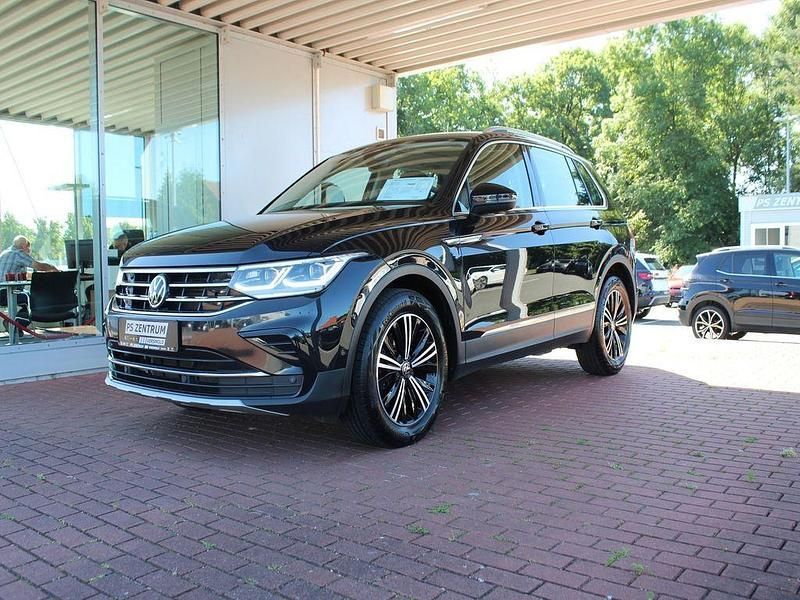 Gebraucht VW Tiguan Elegance 150 PS (110 kW) 2022 Deep black (metallic) SUV