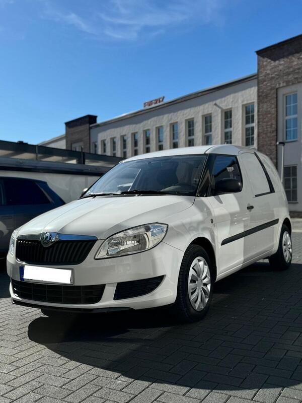 Weiß Gebraucht 2011 Skoda Roomster Van / Kleinbus | 3.300 € (Fairer Preis) - Bild 1/4