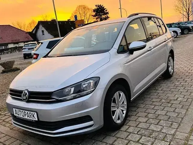 Gebraucht VW Touran 150 PS (110 kW) 2018 Silber Van / Kleinbus