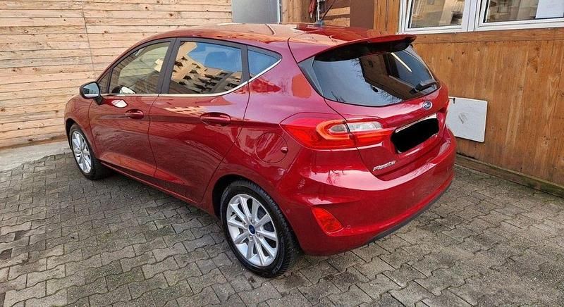 Gebraucht Ford Fiesta Titanium 101 PS (74 kW) 2019 Rot Kleinwagen