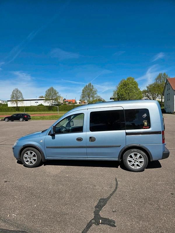 Second-hand Opel Combo 78 CP (57 kW) 2001 Albastru Monovolum