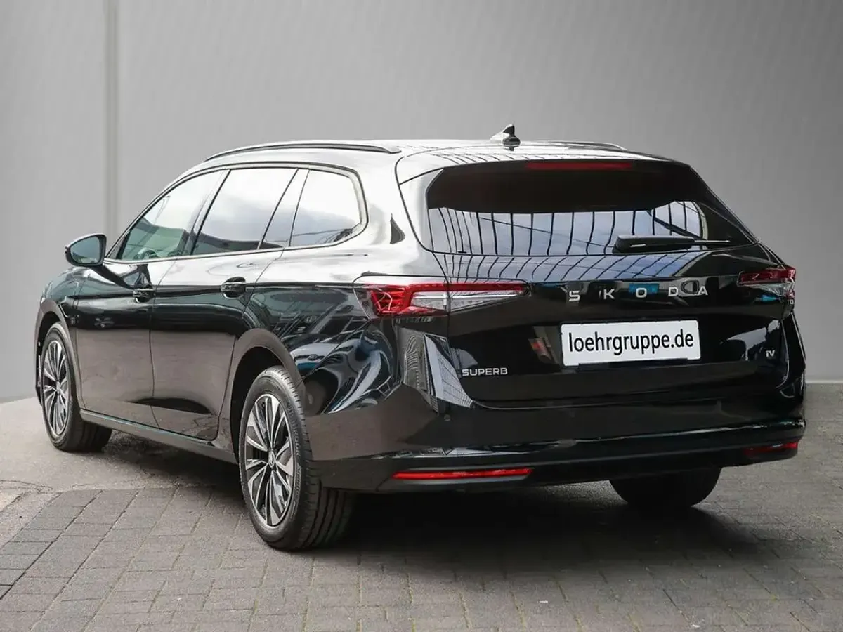Gebraucht Skoda Superb Selection 204 PS (150 kW) 2025 Ebony schwarz metallic Kombi