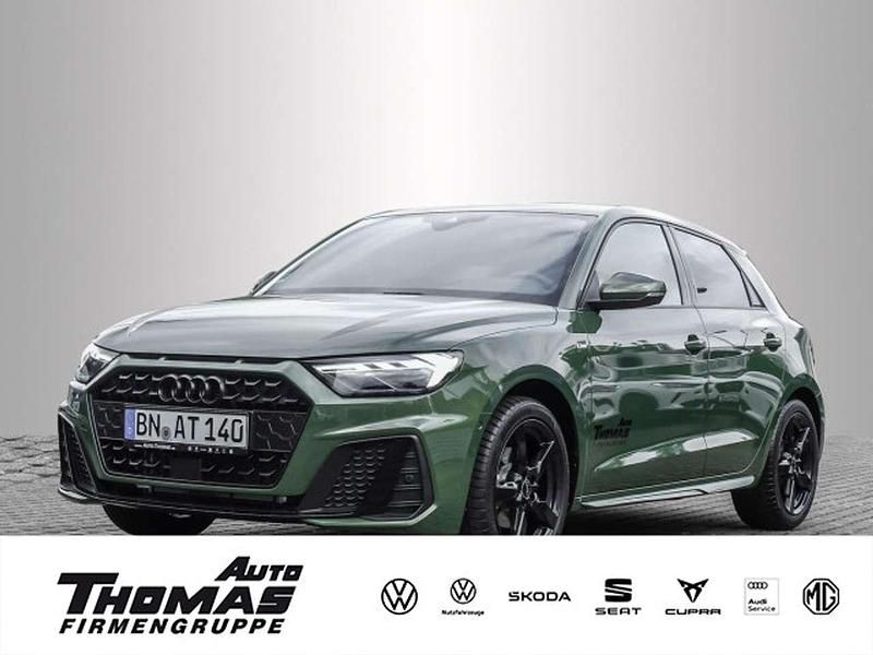 Distriktgrün metallic Gebraucht 2025 Audi A1 S-Line Kleinwagen | 35.980 € - Bild 1/3