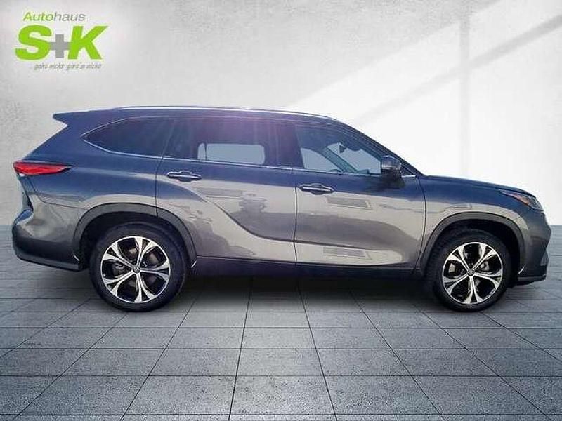 Gebraucht Toyota Highlander Basis 248 PS (182 kW) 2023 Marlingrau metallic SUV