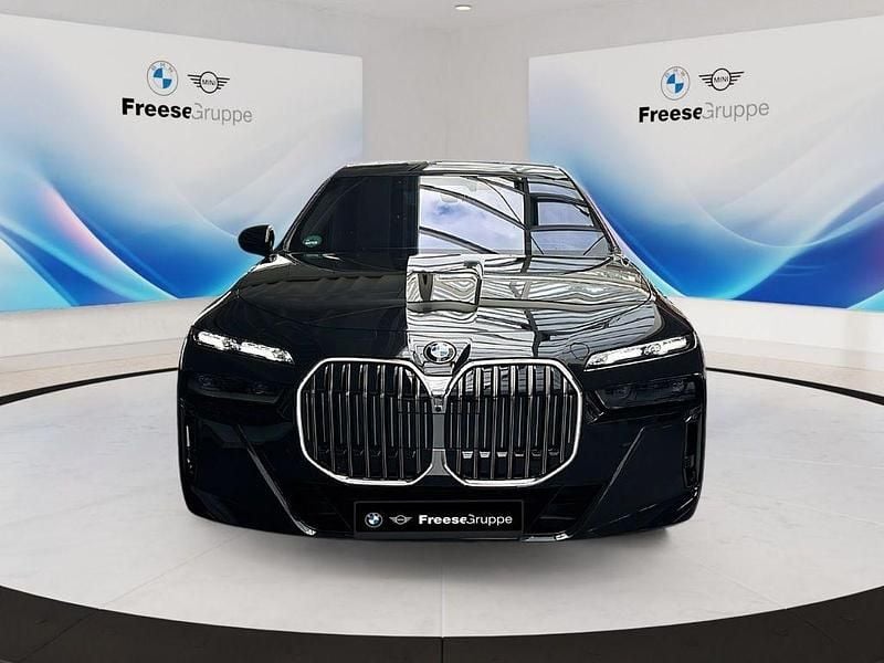 Gebraucht BMW 740 Shadowline 360 PS (264 kW) 2025 Schwarz Limousine