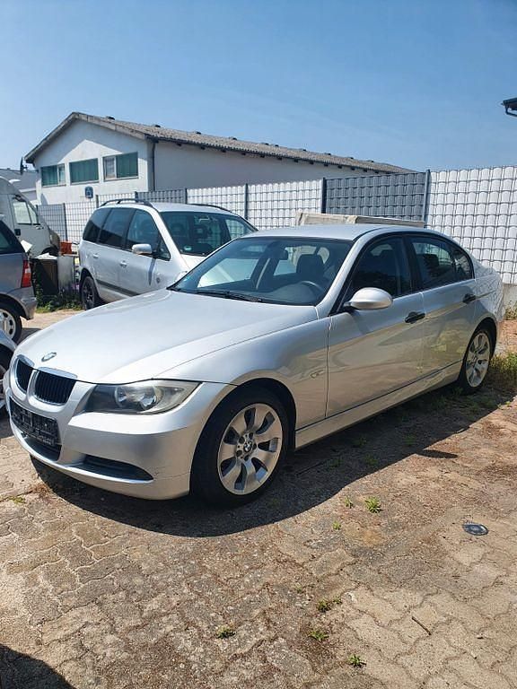 Silber Gebraucht 2006 BMW 320 Limousine | 3.200 € (Superpreis) - Bild 1/4