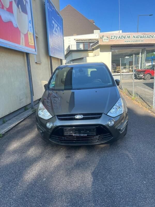 Grün Gebraucht 2013 Ford S-MAX S Van / Kleinbus | 11.100 € (Etwas zu teuer) - Bild 1/4