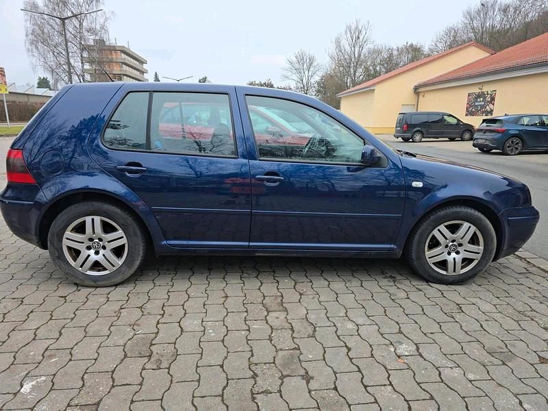 Gebraucht VW Golf IV 106 PS (77 kW) 2002 Blau Kleinwagen
